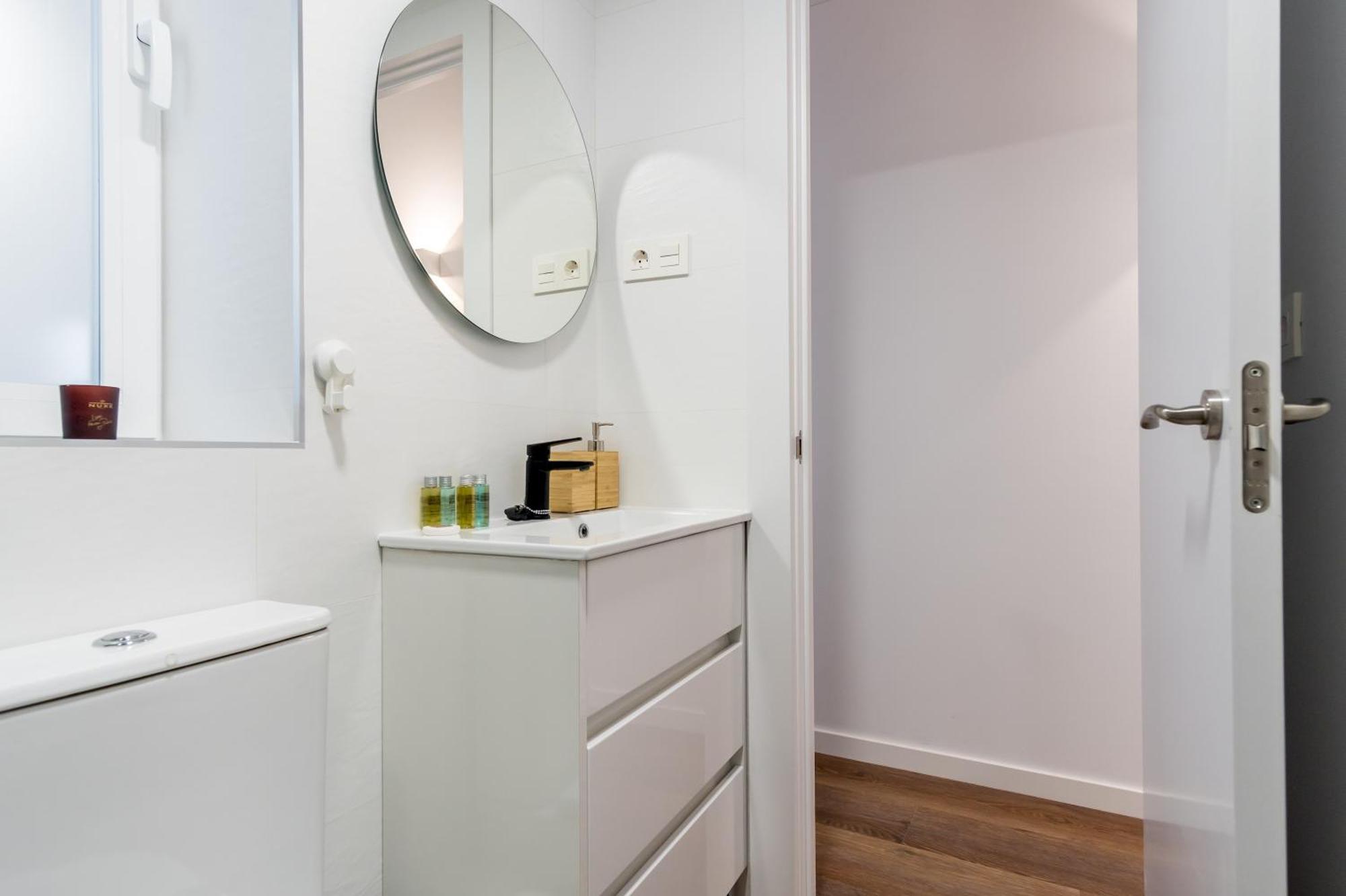 Modern And Cozy- 1 Bedroom 1 Bathroom -Lavapies Madri Exterior foto